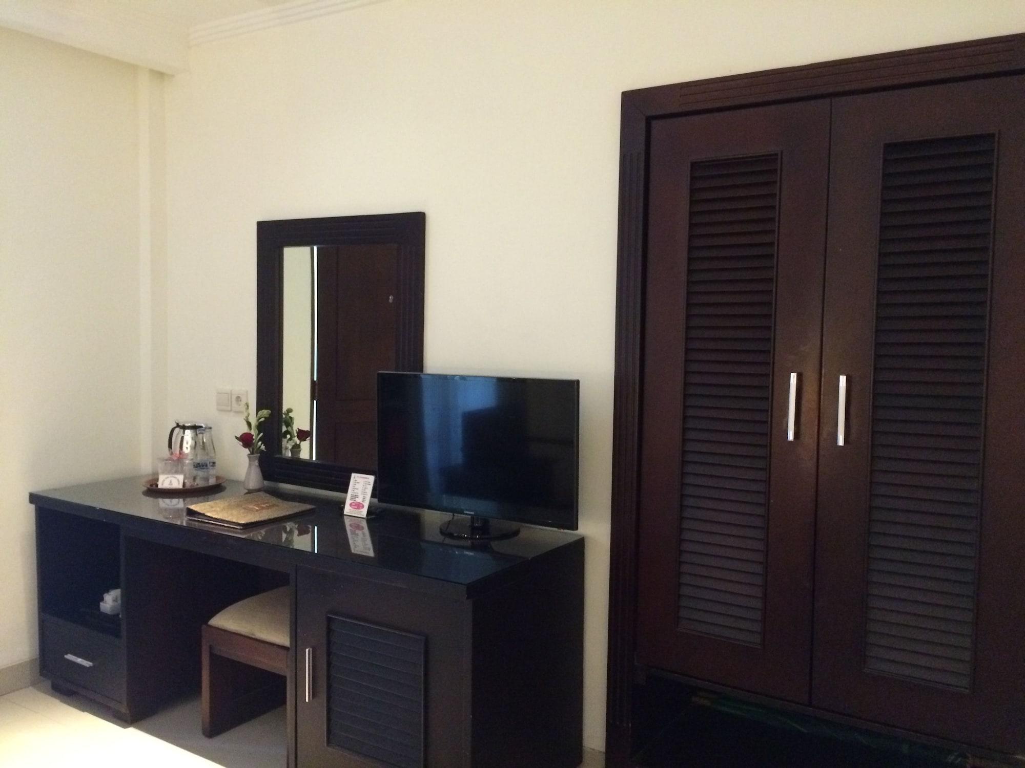Puri Raja Hotel Legian Zewnętrze zdjęcie