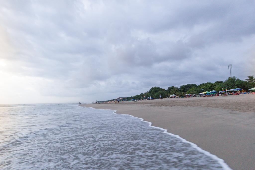 Puri Raja Hotel Legian Zewnętrze zdjęcie