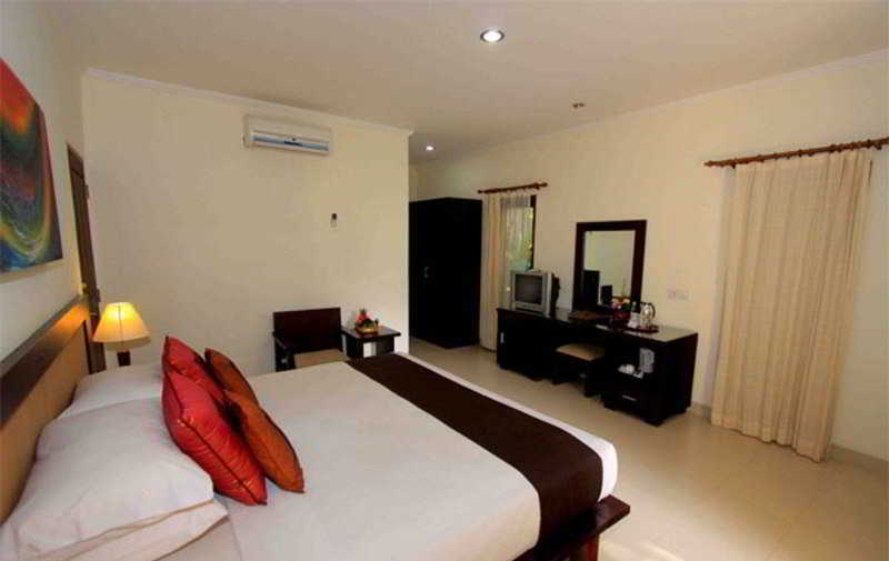 Puri Raja Hotel Legian Zewnętrze zdjęcie
