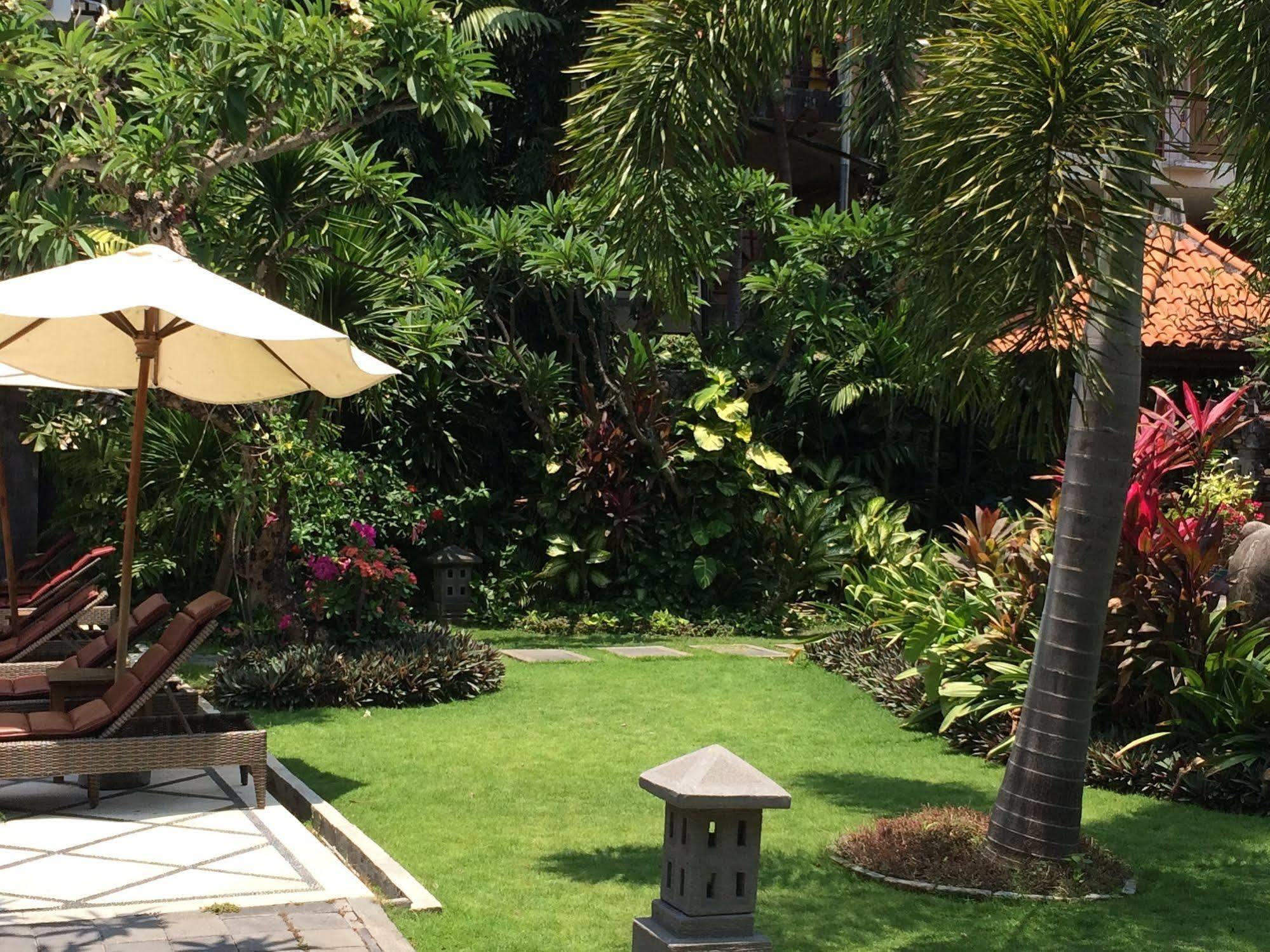 Puri Raja Hotel Legian Zewnętrze zdjęcie
